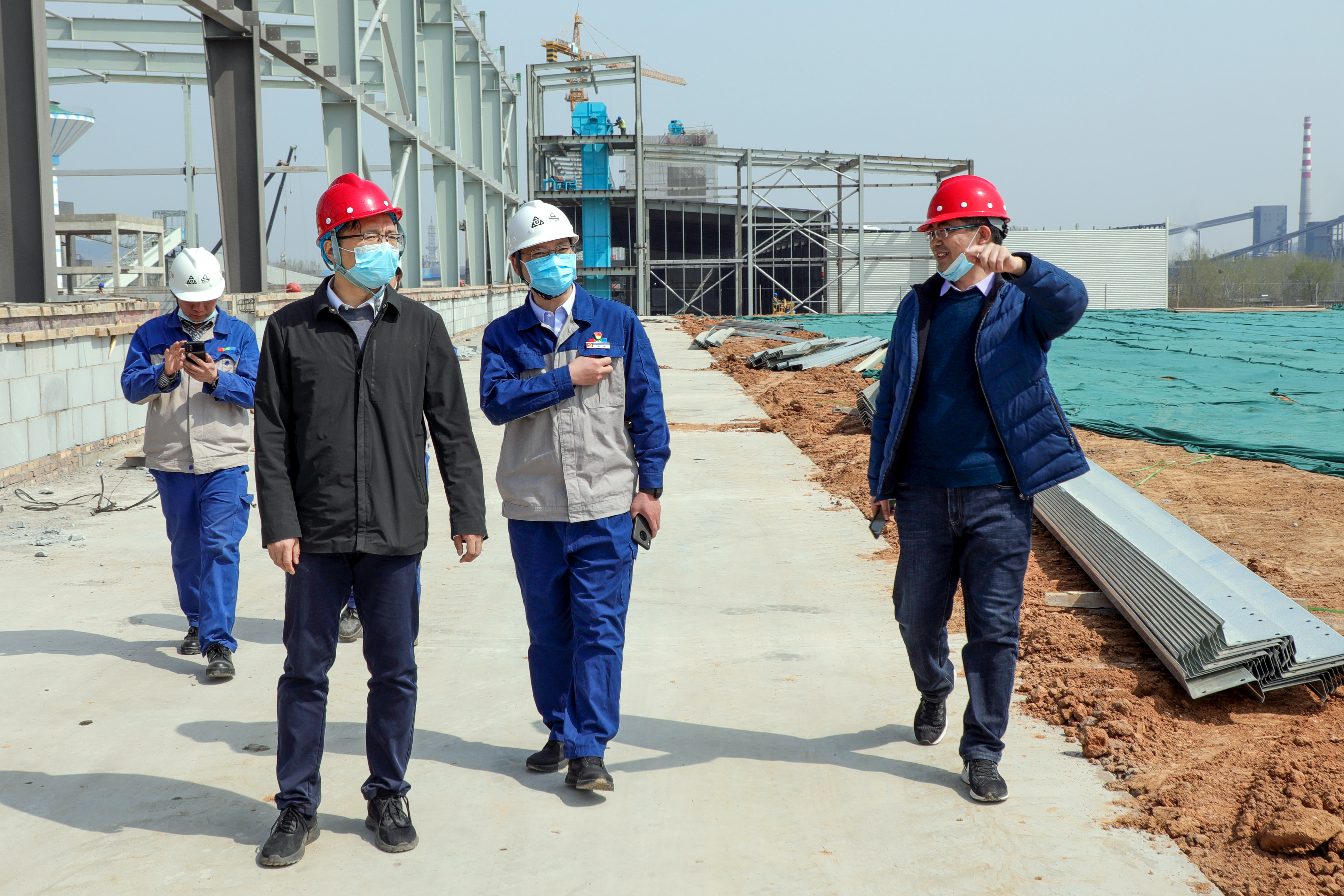 重要進(jìn)展！許昌安彩熔窯大碹順利合攏