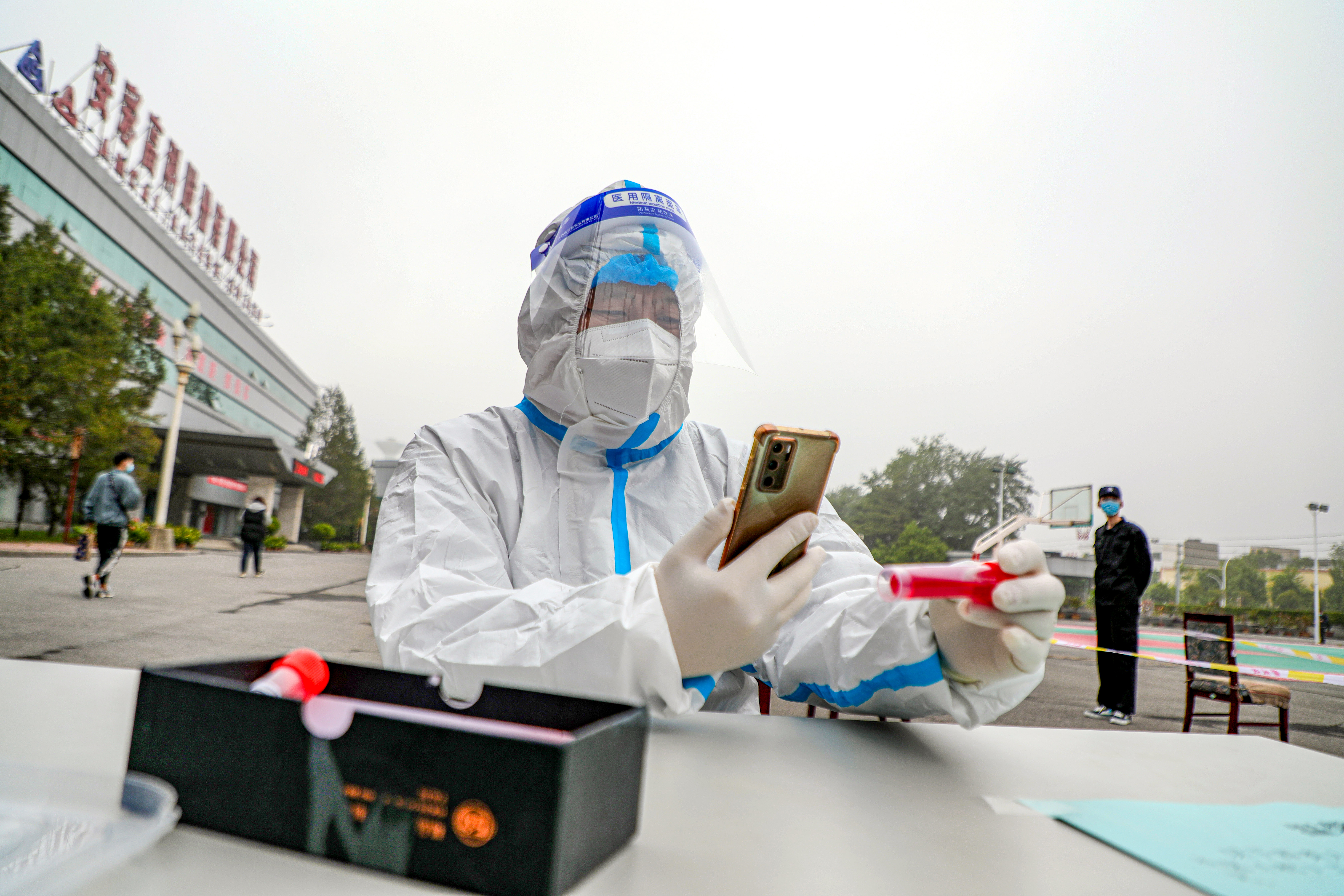 安彩高科：抗疫路上，從來都是“雙向奔赴”！