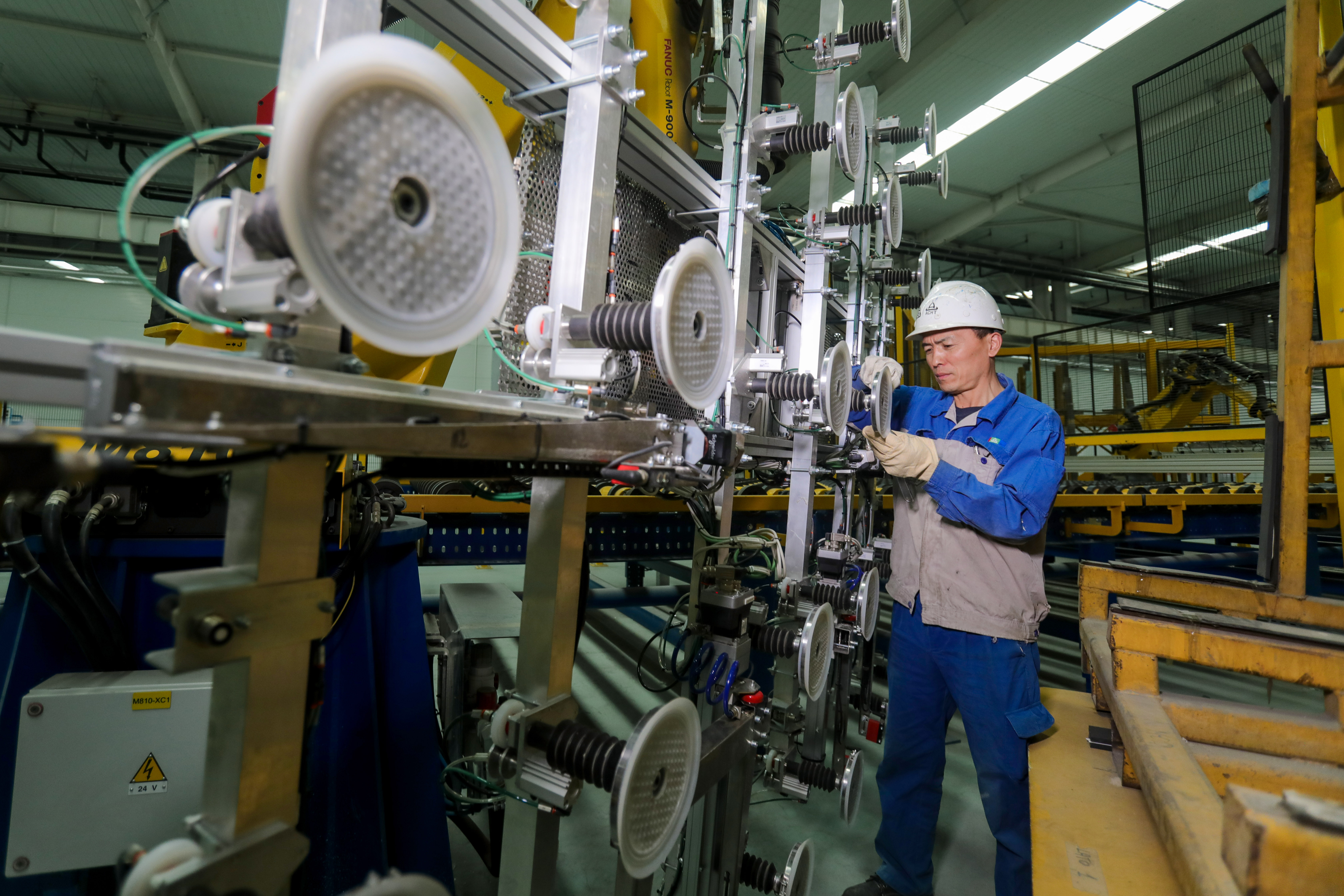 安陽市工人先鋒號(hào)：光熱科技設(shè)備維修車間整備系