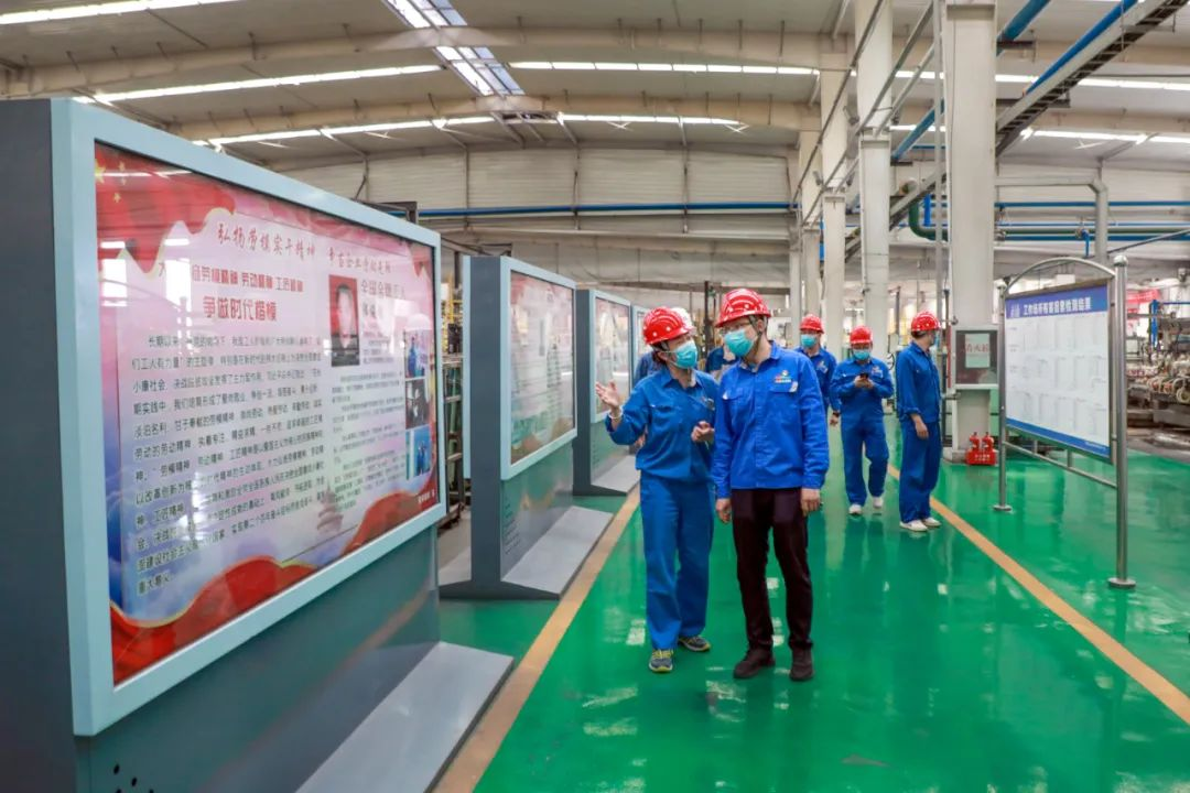 翠籠蒲艾香，慰問送安康——安彩高科總經理端午節慰問一線職工