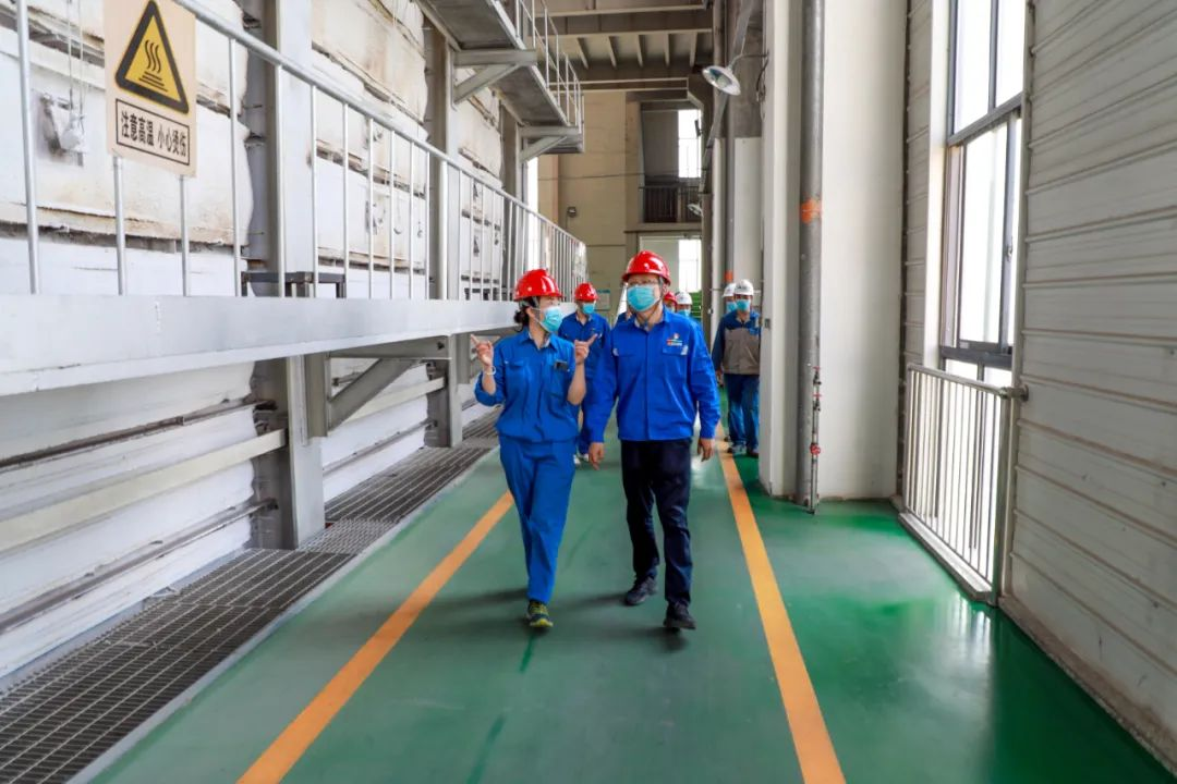 翠籠蒲艾香，慰問送安康——安彩高科總經理端午節慰問一線職工